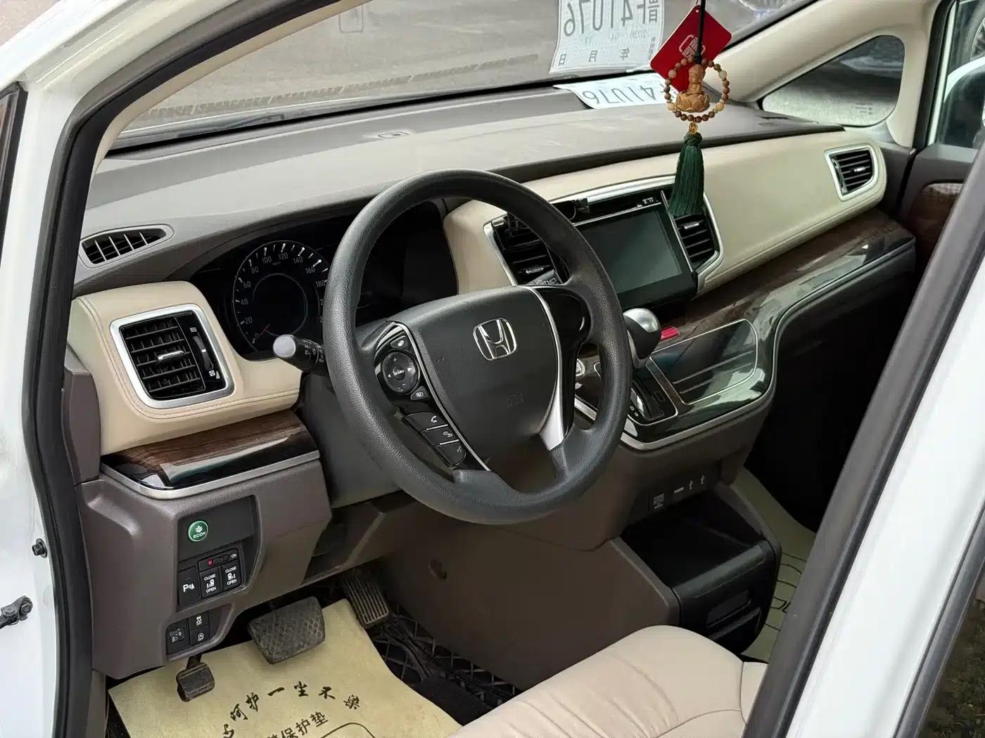 2015 Odyssey Facelift 2.4L Luxury Edition — миниатюра 8