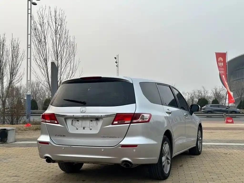 2011 Honda Odyssey 2.4L Luxury Edition — миниатюра 4