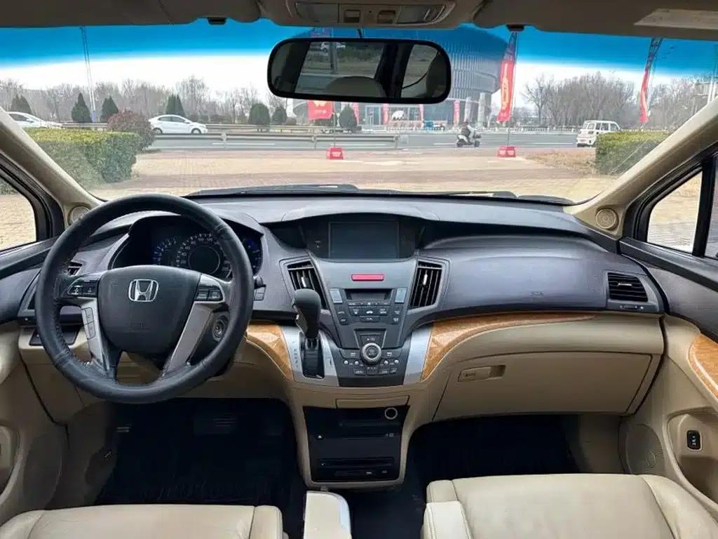 2011 Honda Odyssey 2.4L Luxury Edition — миниатюра 9