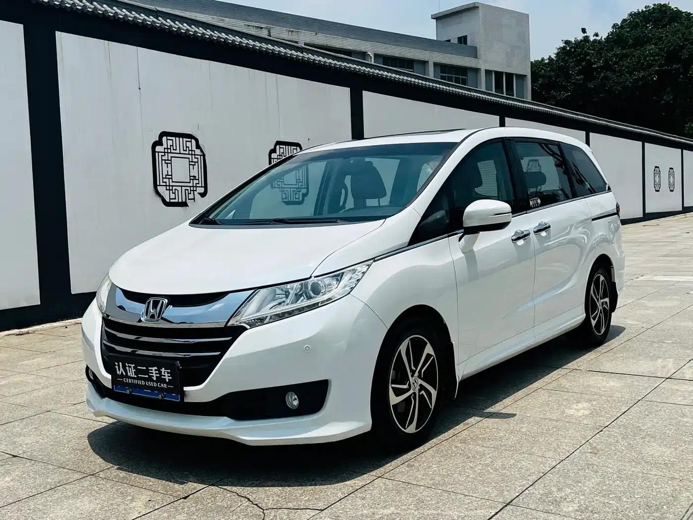 2017 Odyssey 2.4L Luxury Edition — миниатюра 1