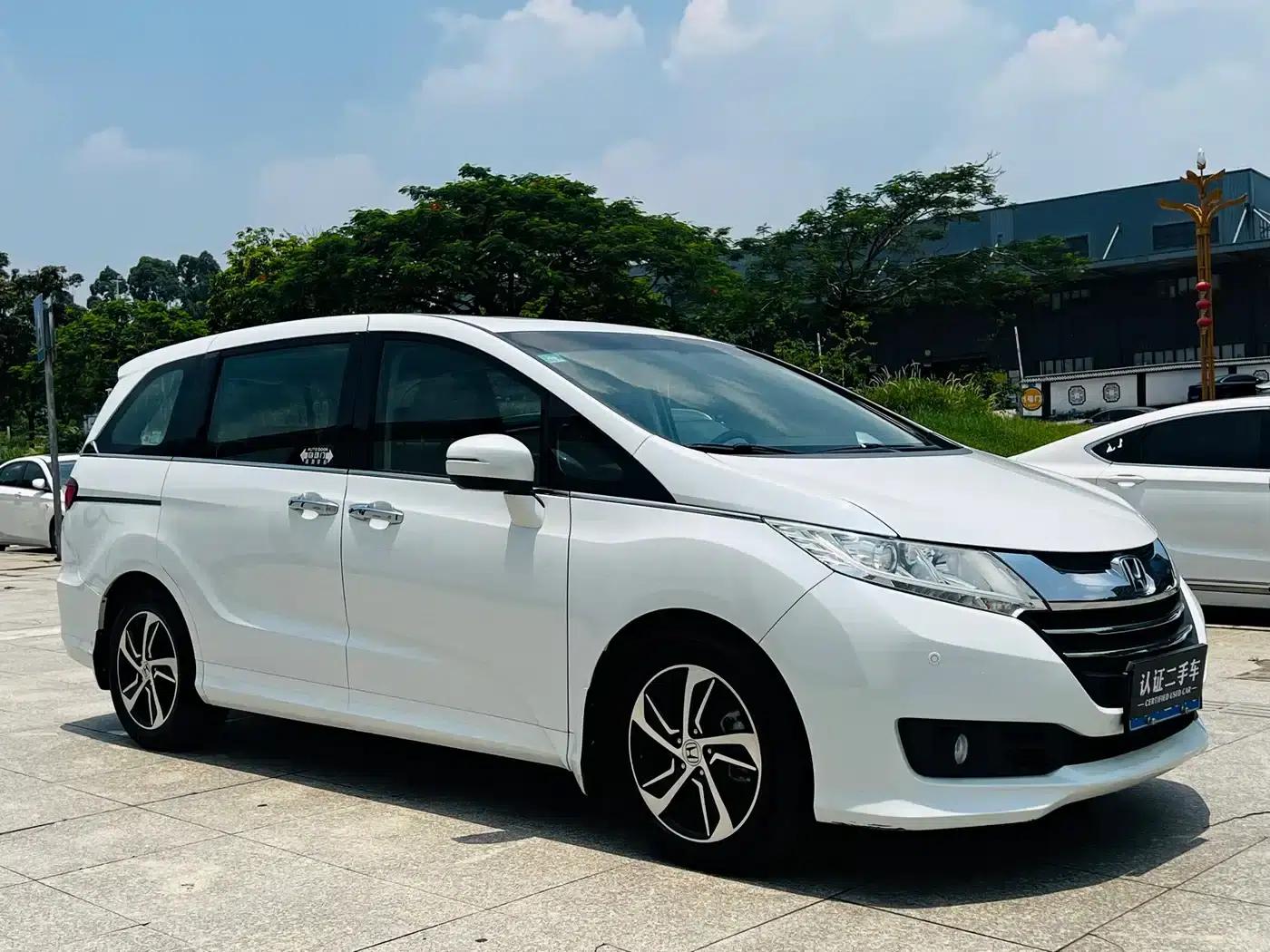 2017 Odyssey 2.4L Luxury Edition — миниатюра 3