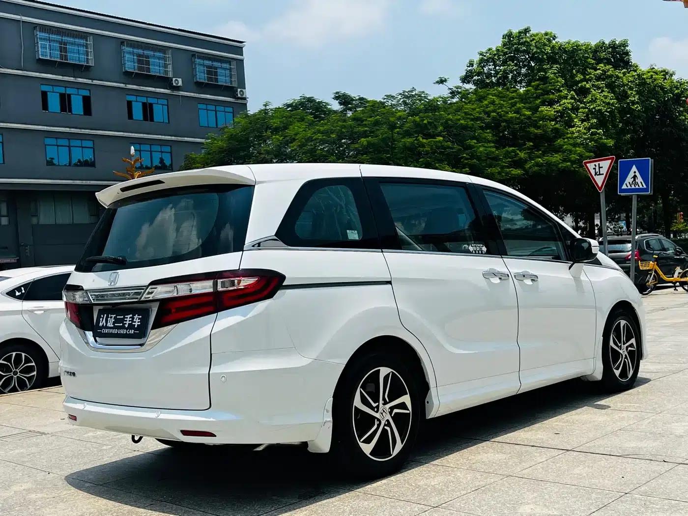 2017 Odyssey 2.4L Luxury Edition — миниатюра 5