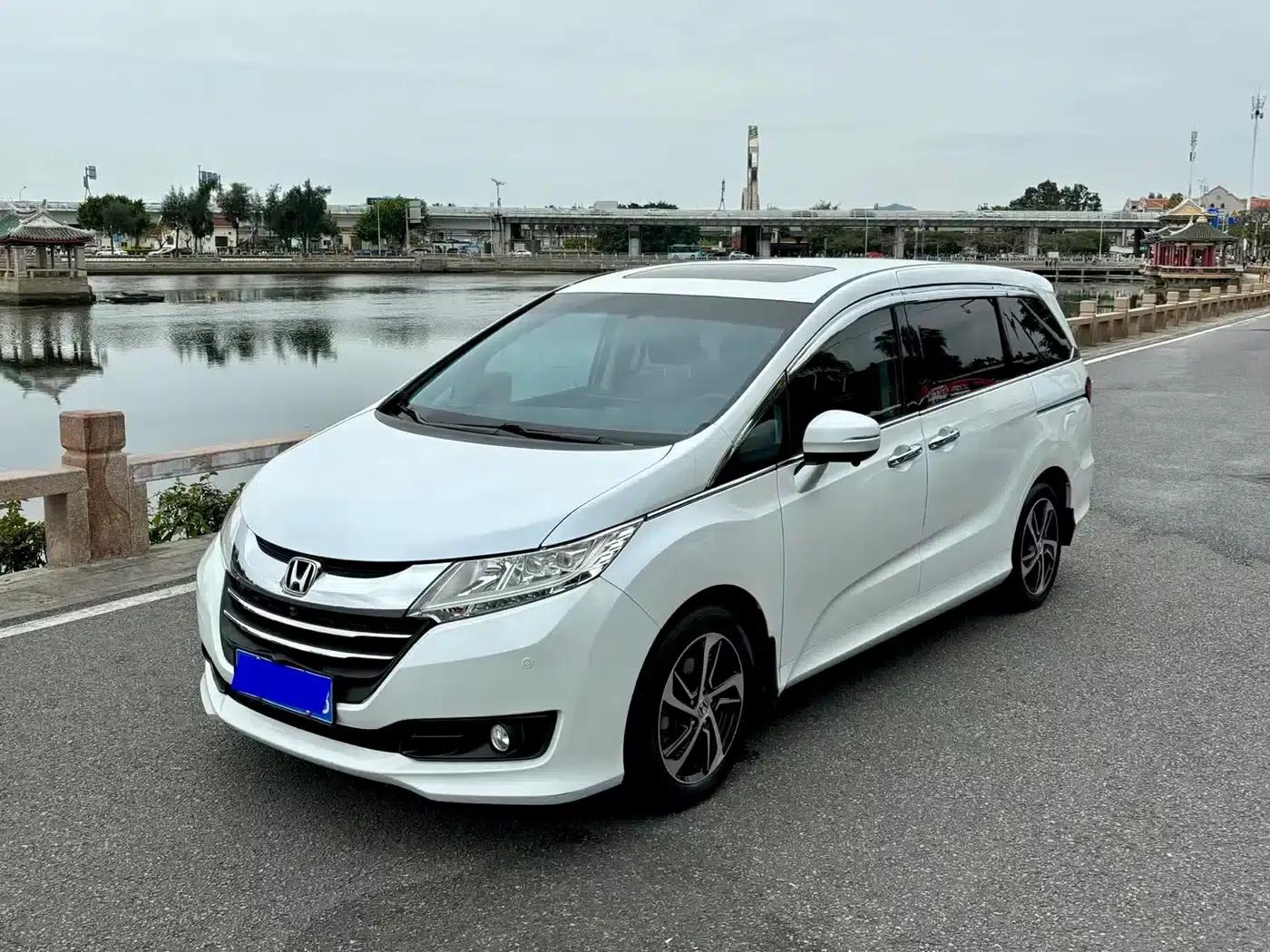2015 Odyssey 2.4L Supreme Edition — миниатюра 1