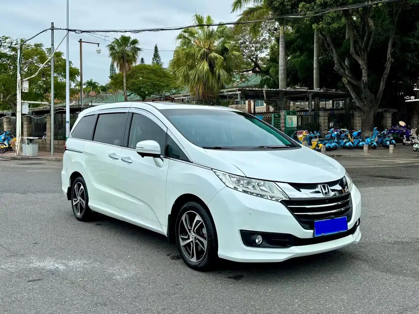 2015 Odyssey 2.4L Supreme Edition — миниатюра 3
