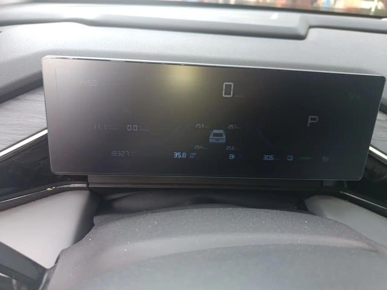 Geely Galaxy L6 2025 EM-i 140km Long-Range Version — миниатюра 11