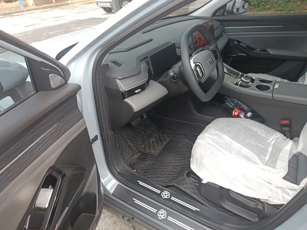 Geely Galaxy L6 2025 EM-i 140km Long-Range Version — миниатюра 16