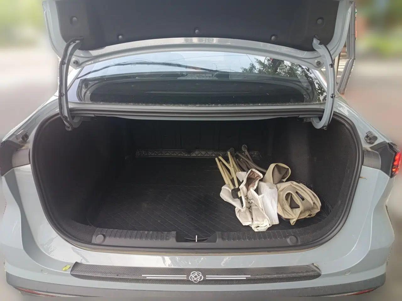 Geely Galaxy L6 2025 EM-i 140km Long-Range Version — миниатюра 19