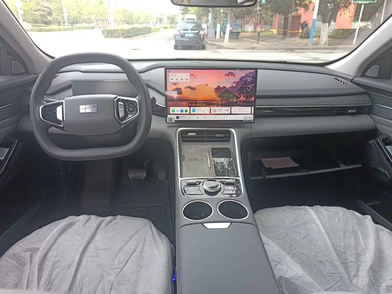 Geely Galaxy L6 2025 EM-i 140km Long-Range Version — миниатюра 9