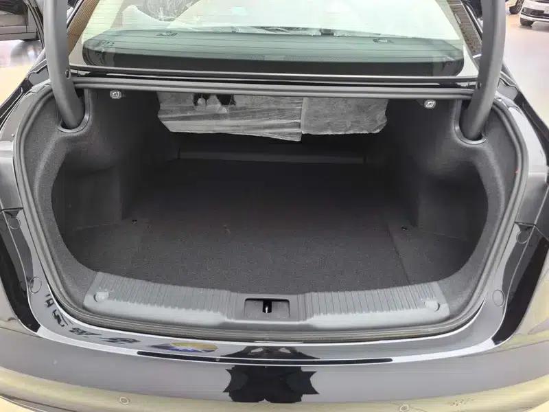 Hongqi H5 PHEV 2025 Model 170 Super Hybrid — миниатюра 10