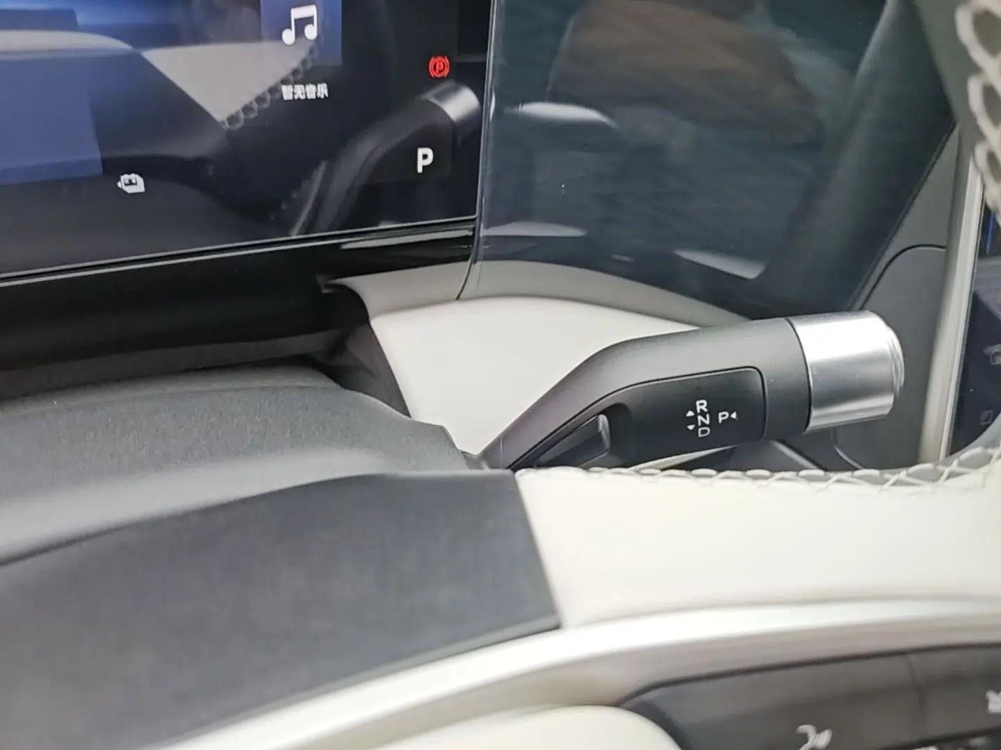 Geely Galaxy L7 2024 1.5T 115 km PLUS Dragon Edition — миниатюра 16
