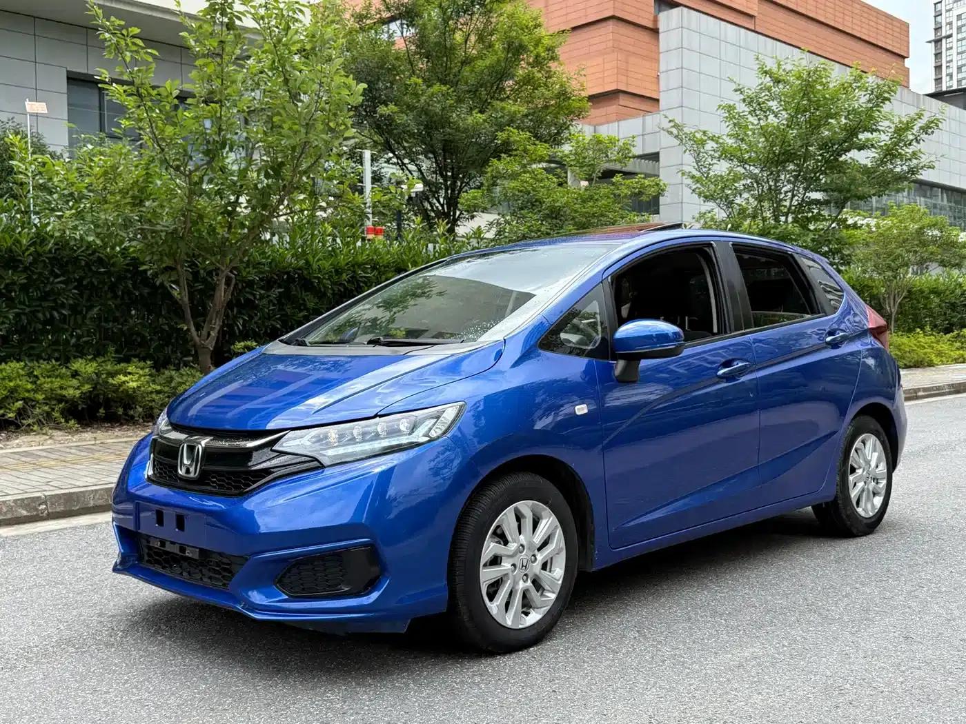 Honda Fit 2018 1.5L CVT Comfort Sunroof Edition — миниатюра 1