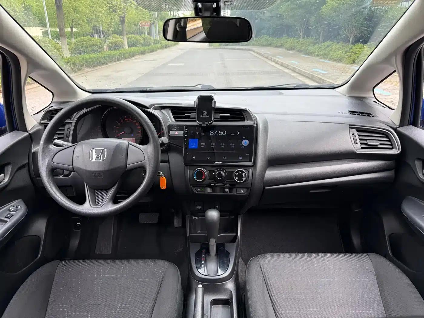 Honda Fit 2018 1.5L CVT Comfort Sunroof Edition — миниатюра 13