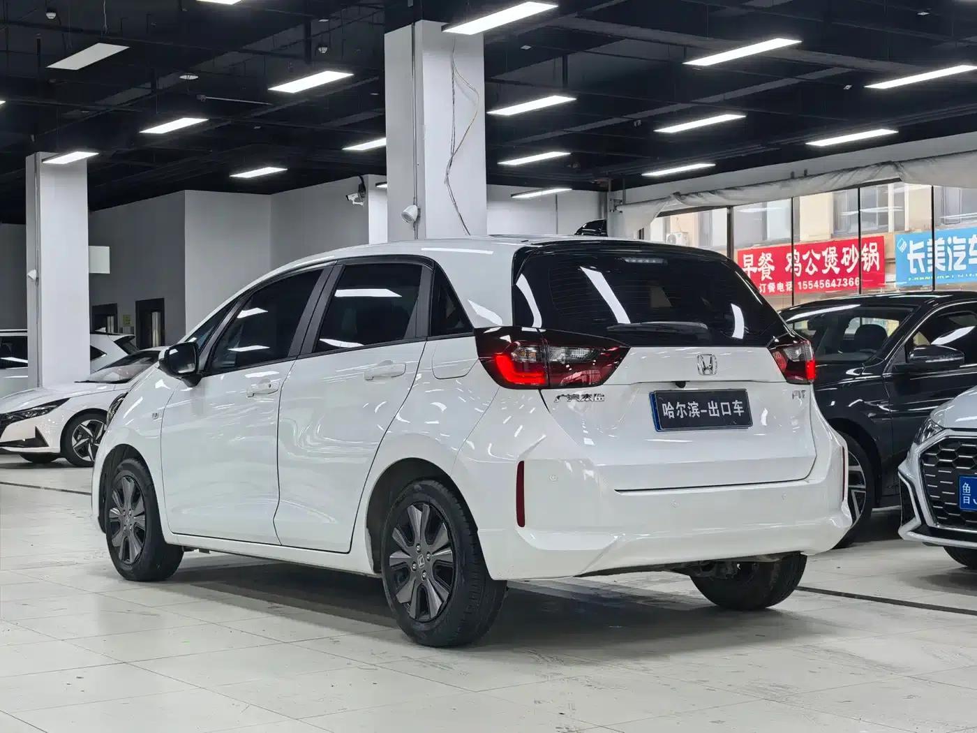 Honda Fit 2022 1.5L CVT Trendy Sunroof Edition — миниатюра 23