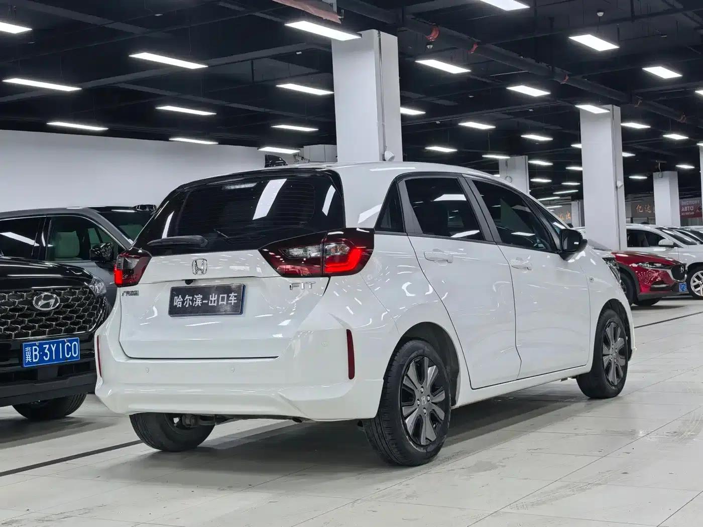 Honda Fit 2022 1.5L CVT Trendy Sunroof Edition — миниатюра 25