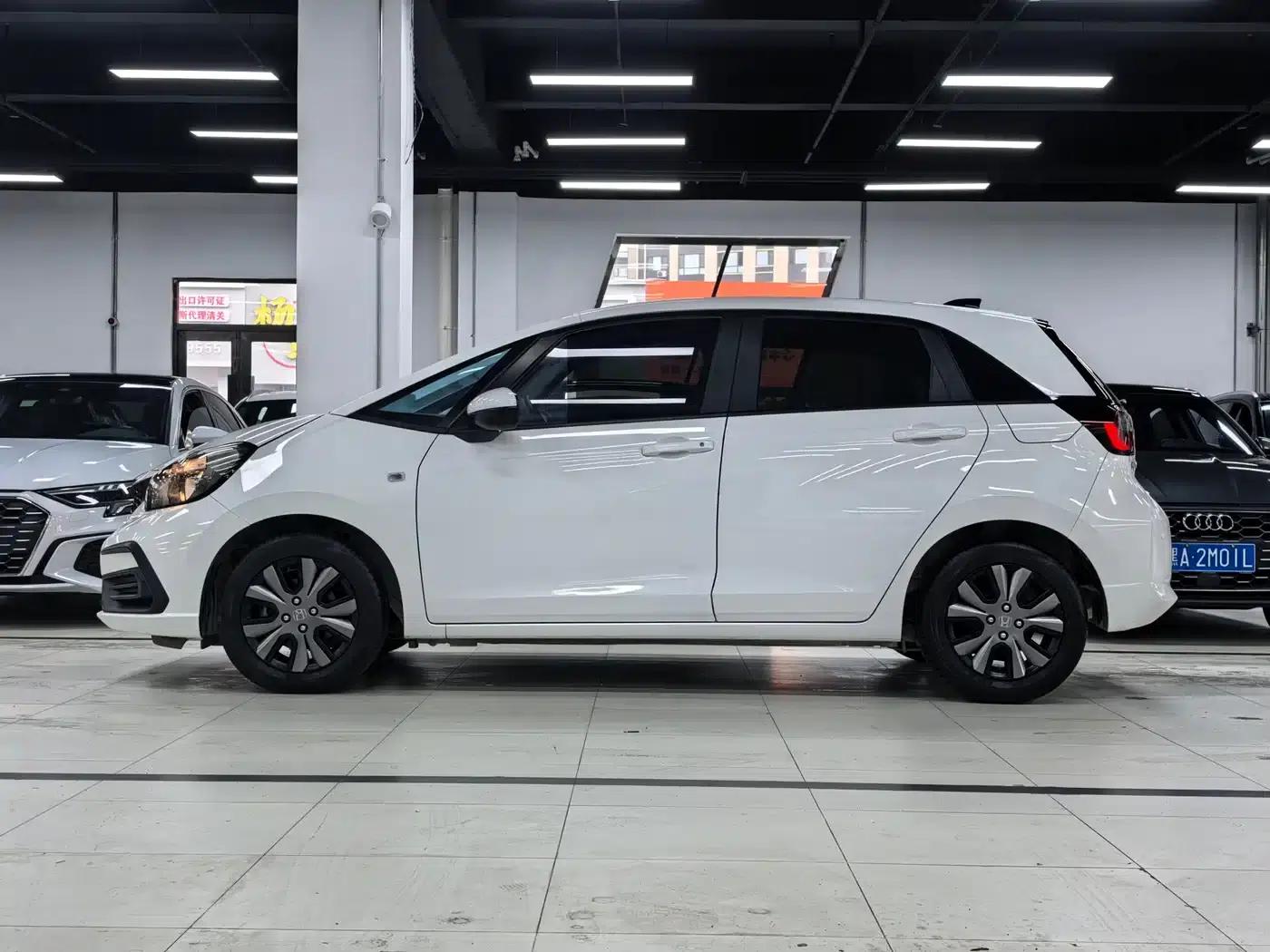 Honda Fit 2022 1.5L CVT Trendy Sunroof Edition — миниатюра 7