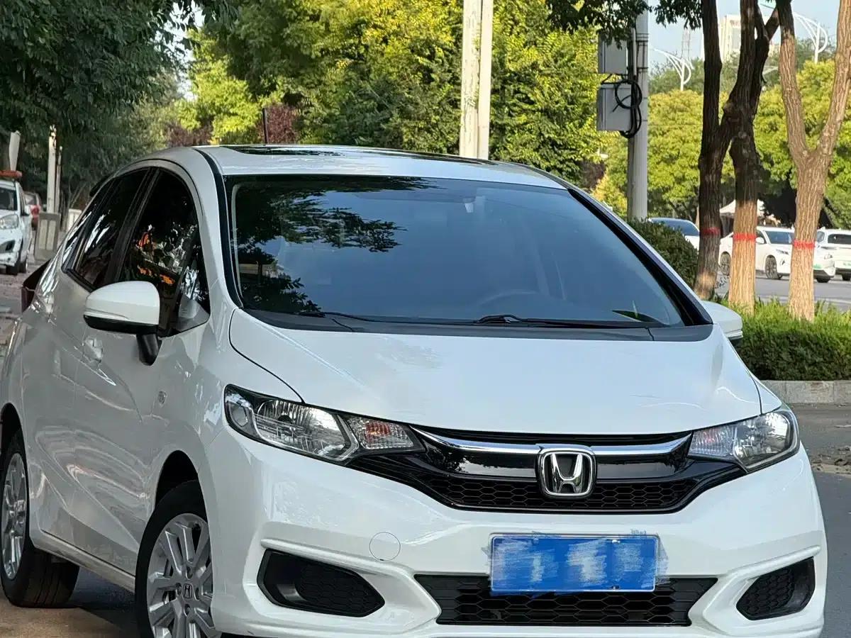 Honda Fit 2018 1.5L CVT Comfort Sunroof Edition — миниатюра 2
