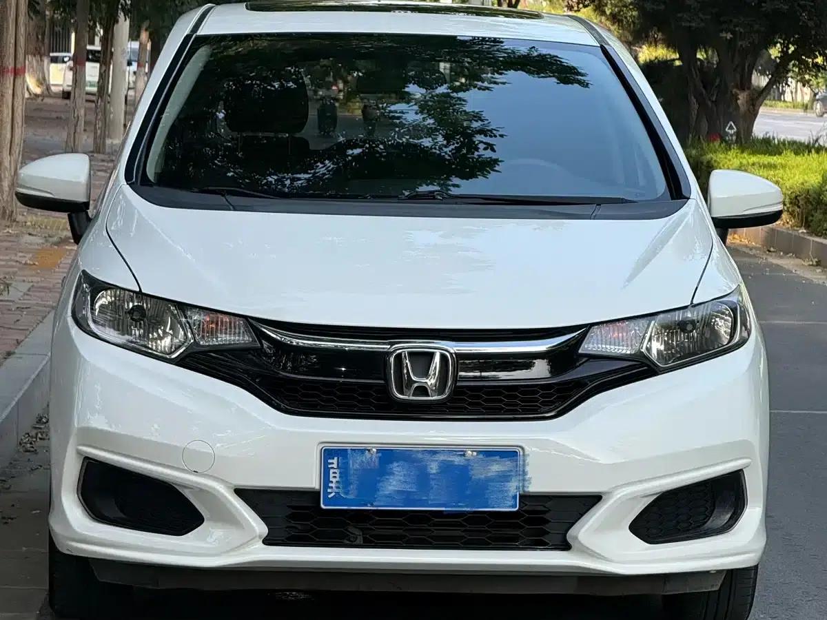 Honda Fit 2018 1.5L CVT Comfort Sunroof Edition — миниатюра 3