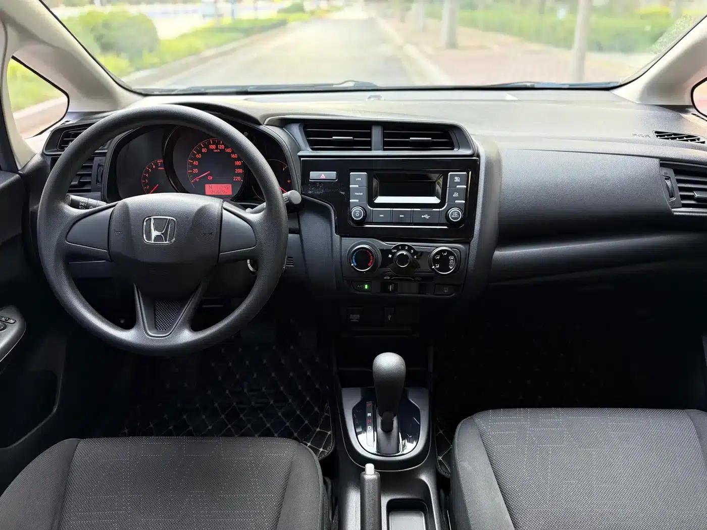 Honda Fit 2018 1.5L CVT Comfort Sunroof Edition — миниатюра 9