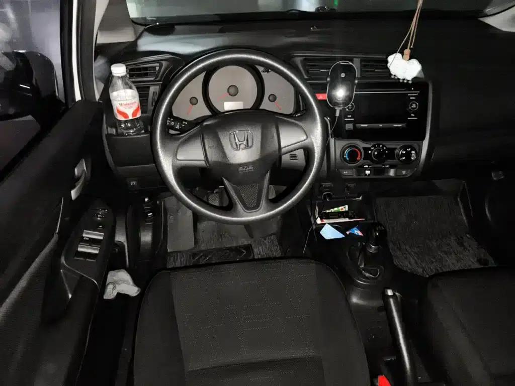 Honda Fit 2016 1.5L LX Manual Comfort Model — миниатюра 3