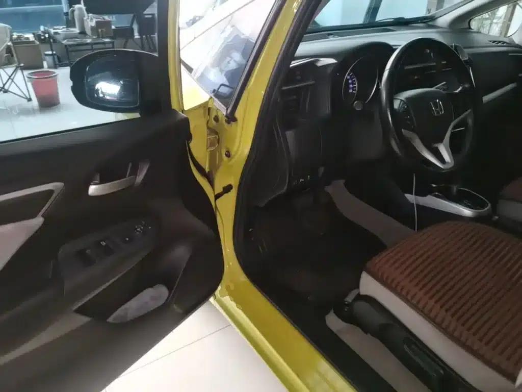 Honda Fit 2014 1.5L EXLI CVT Leading Edition — миниатюра 16