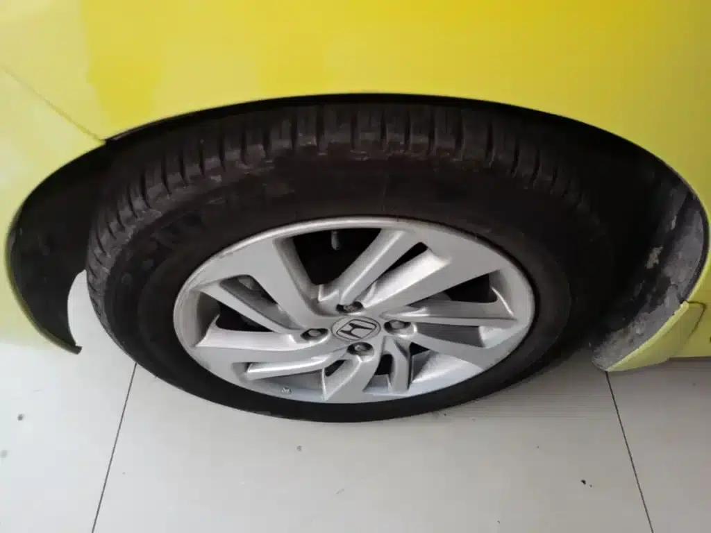Honda Fit 2014 1.5L EXLI CVT Leading Edition — миниатюра 23