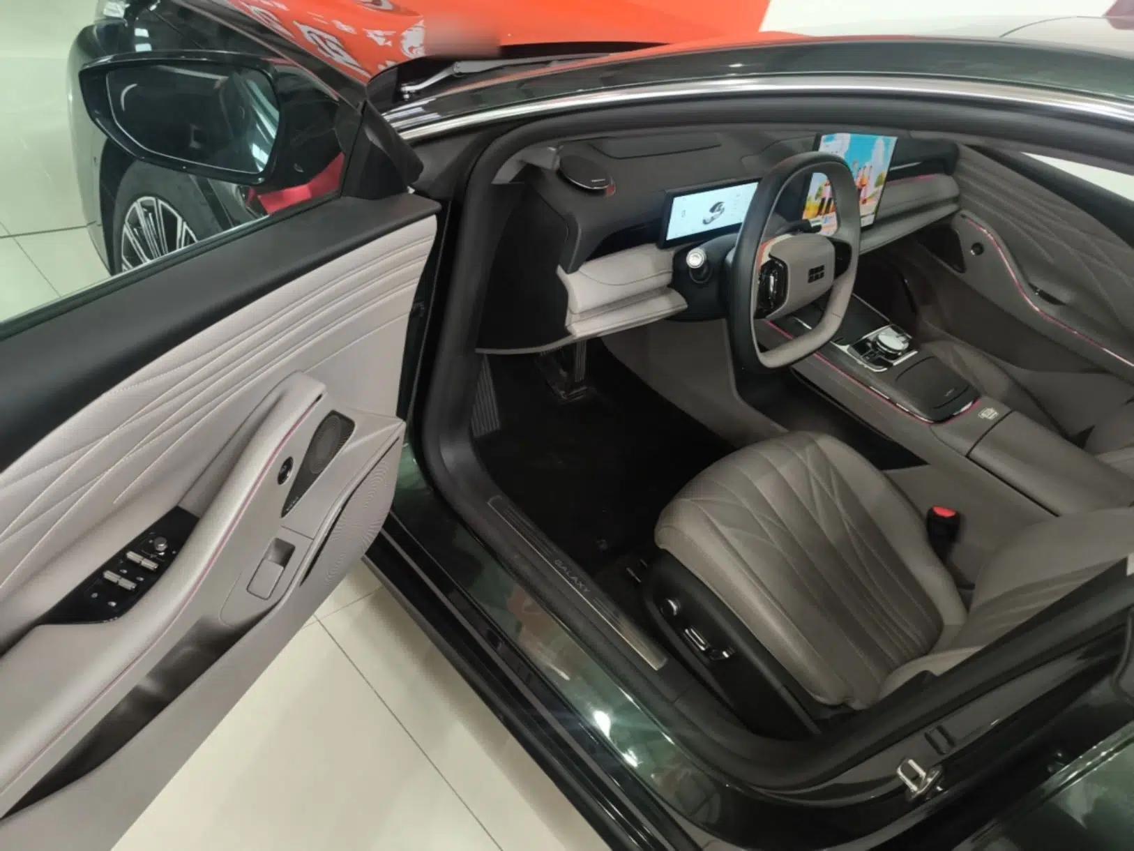 Geely Galaxy 8 2025 130km EM-P Starship Edition — миниатюра 18