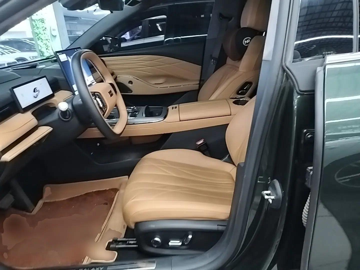 Geely Galaxy 8 2025 130km EM-P Starship Edition — миниатюра 17