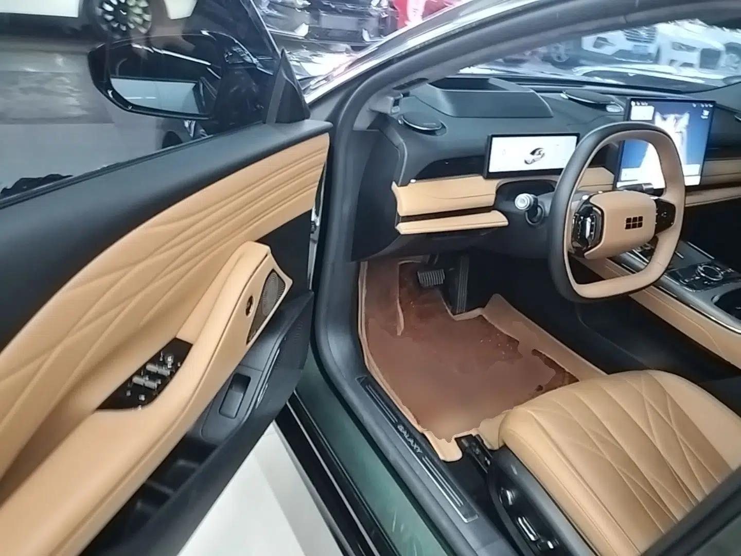 Geely Galaxy 8 2025 130km EM-P Starship Edition — миниатюра 18