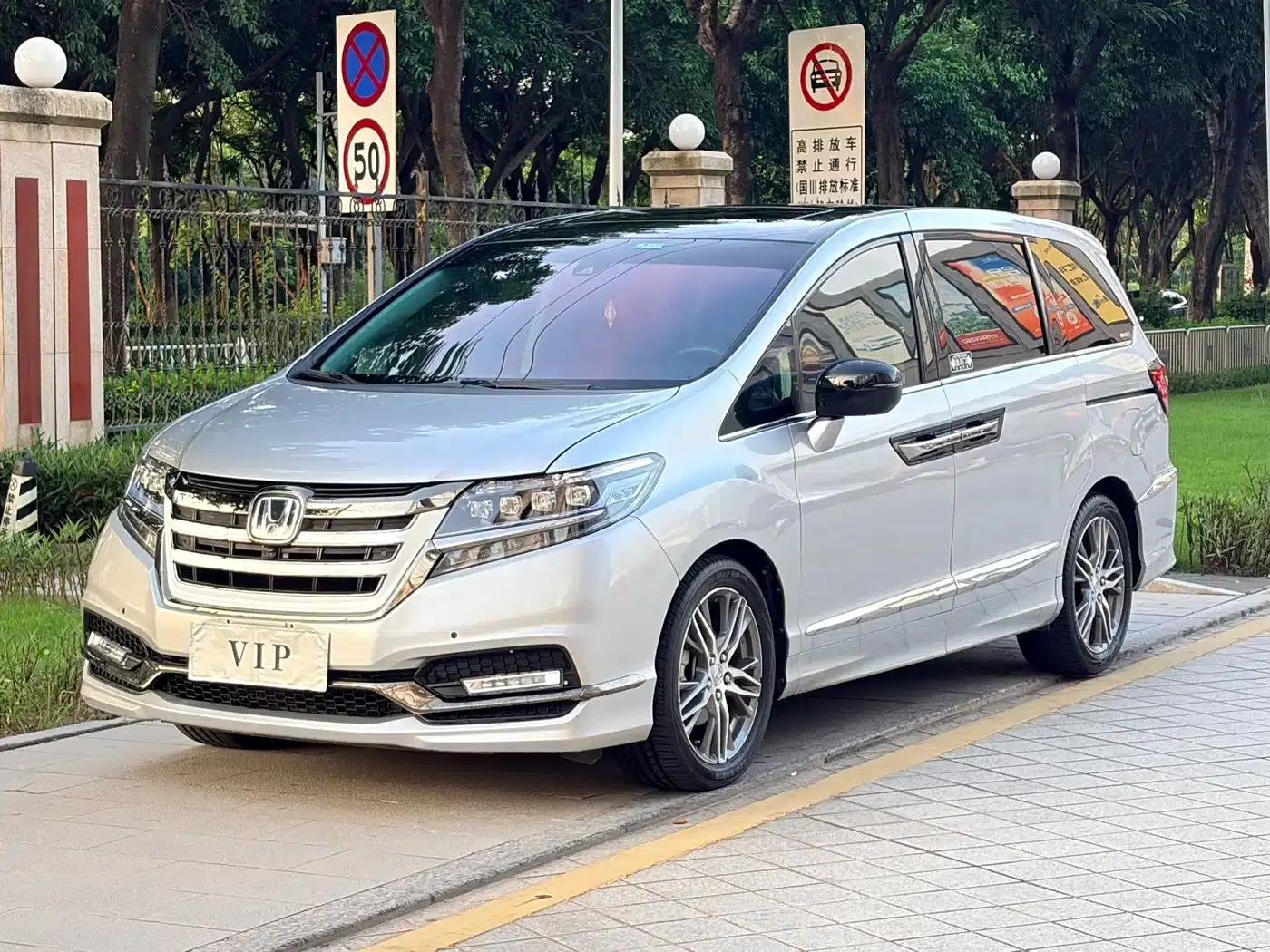 Elysion 2019 2.0L Hybrid Supreme Edition — миниатюра 1
