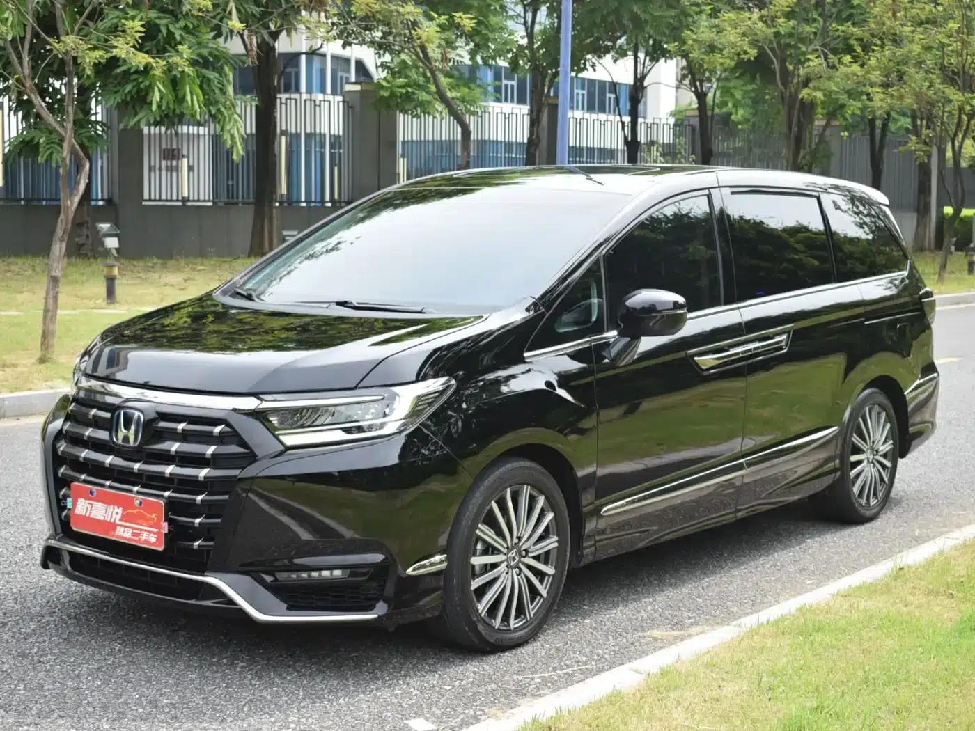 Elysion 2022 2.0L e:HEV Luxury Edition — миниатюра 1