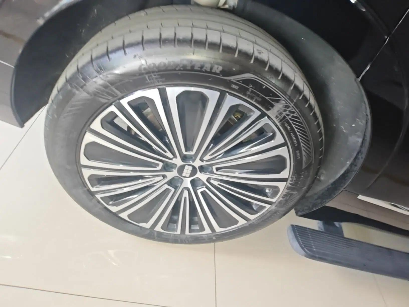 Geely Galaxy M9 2025 Model 210km Four-Wheel-Drive Leading Edition — миниатюра 11