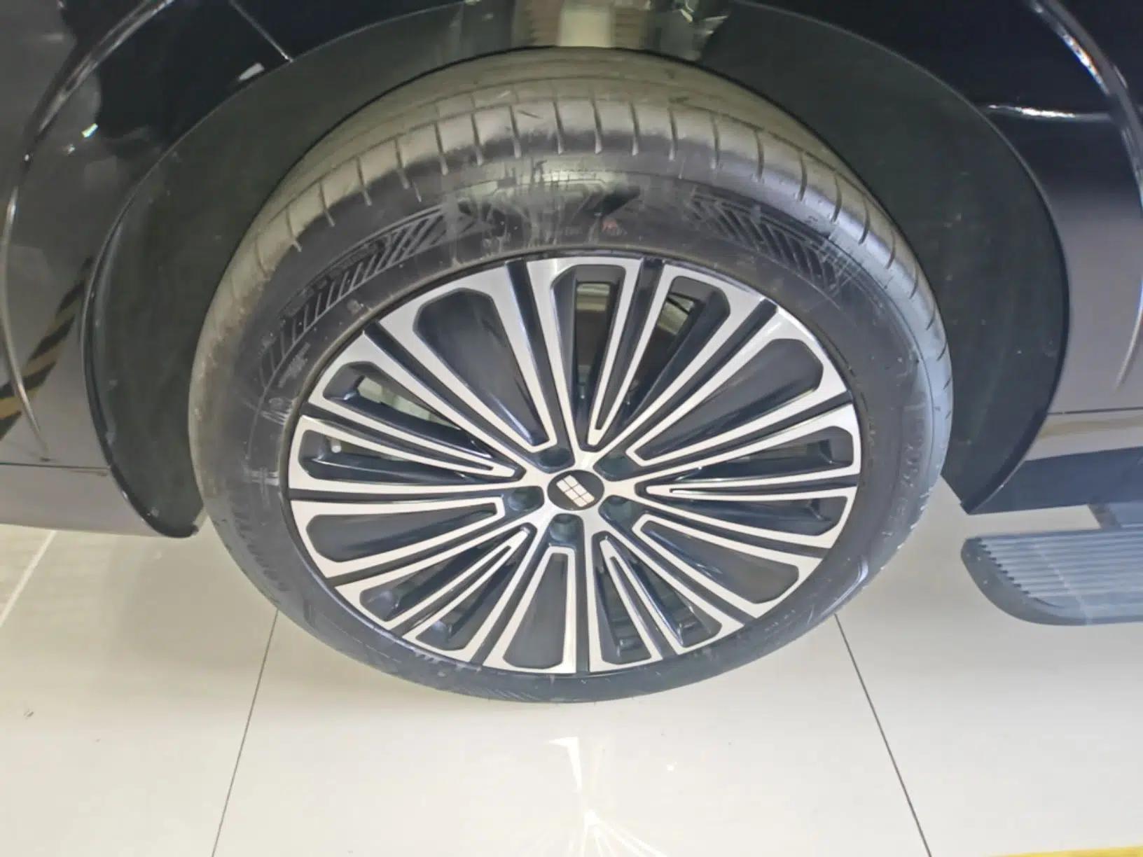 Geely Galaxy M9 2025 Model 210km Four-Wheel-Drive Leading Edition — миниатюра 10