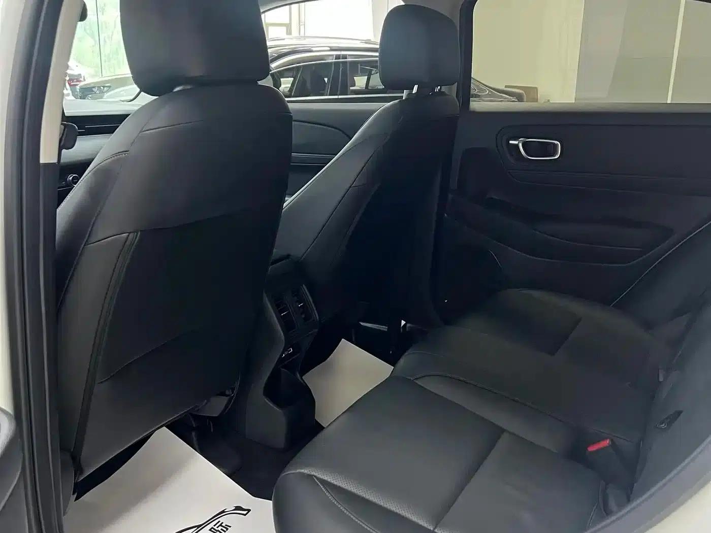 Vezel 2023 1.5L CVT Luxury Edition — миниатюра 7