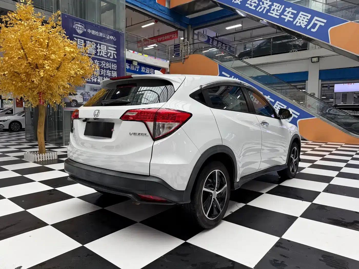 Vezel 2020 1.5L CVT Pioneer Edition — миниатюра 16