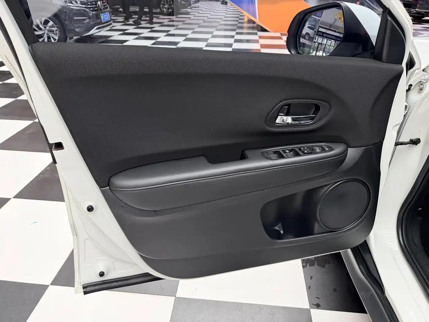 Vezel 2020 1.5L CVT Pioneer Edition — миниатюра 5