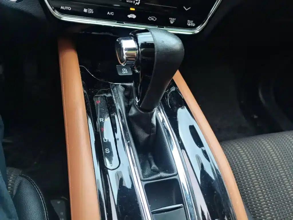 Vezel 2015 1.8L CVT 2WD Luxury — миниатюра 14