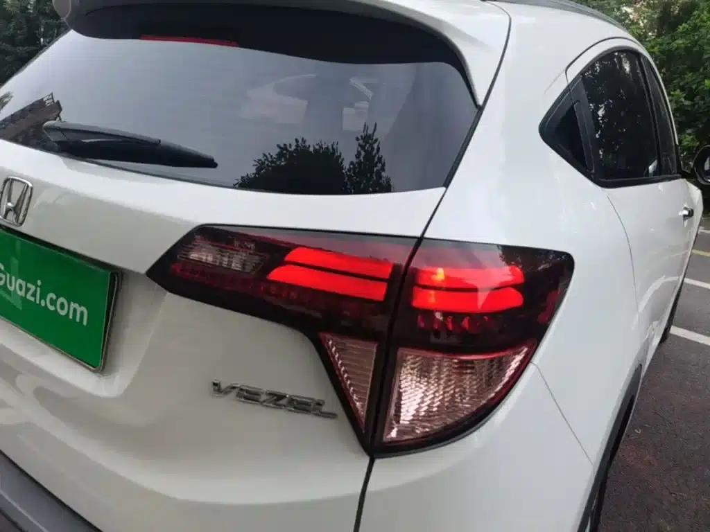 Vezel 2015 1.8L CVT 2WD Luxury — миниатюра 8