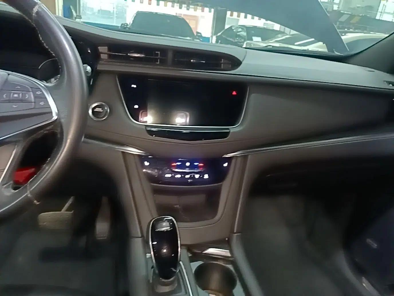 Cadillac XT5 2021 2.0T Two-Wheel Drive Luxury Version — миниатюра 15