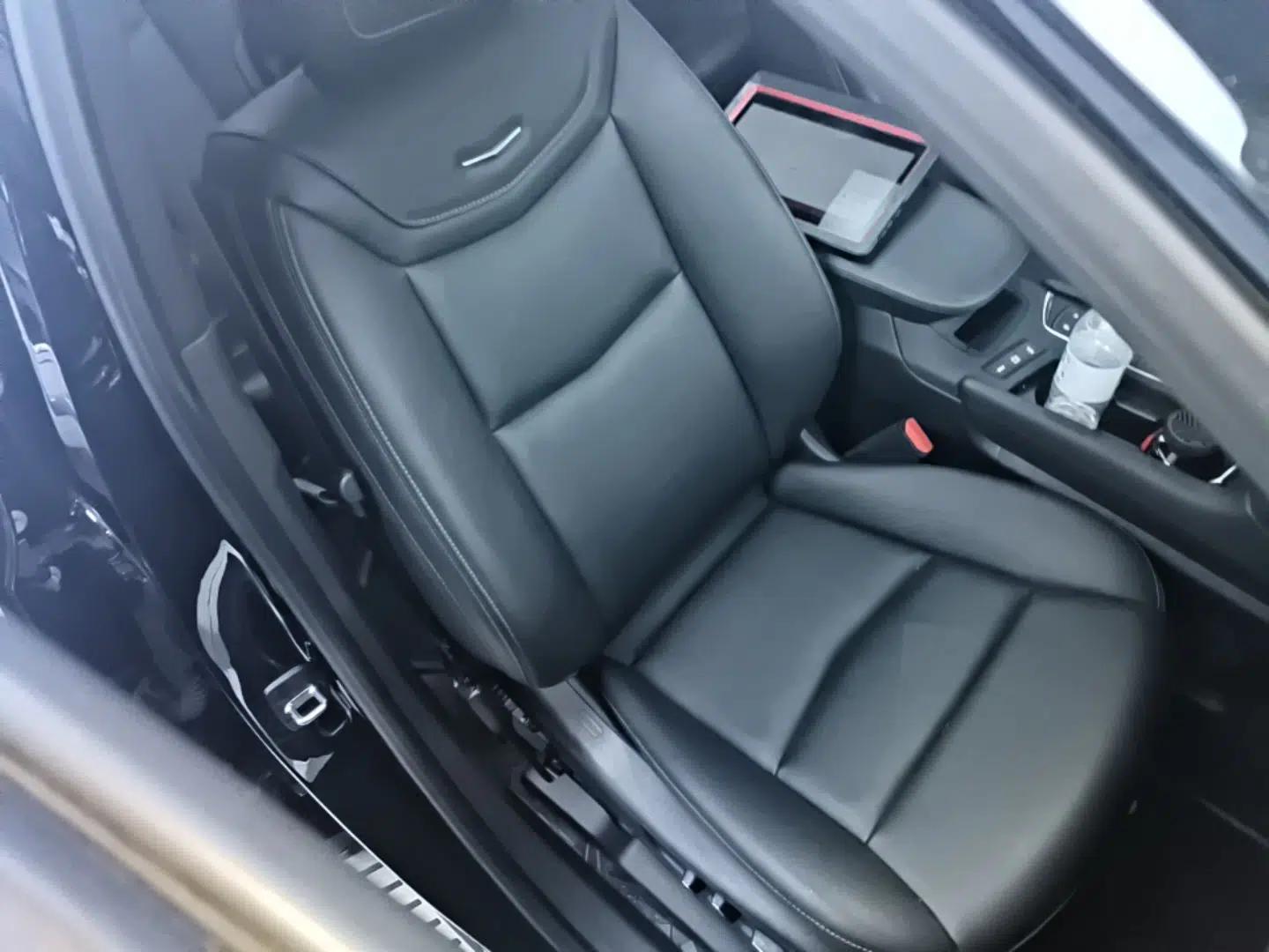 Cadillac XT5 2024 2.0T Two-Wheel Drive Fashion Edition — миниатюра 19
