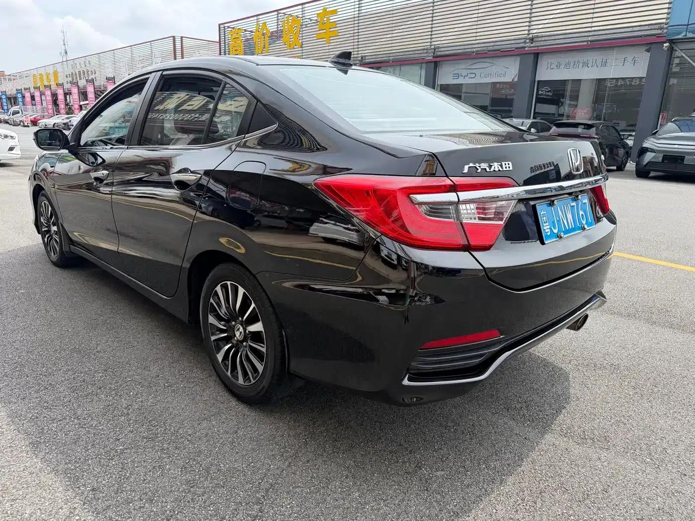 Honda Crider 2015 1.8L Automatic Comfort Edition — миниатюра 11