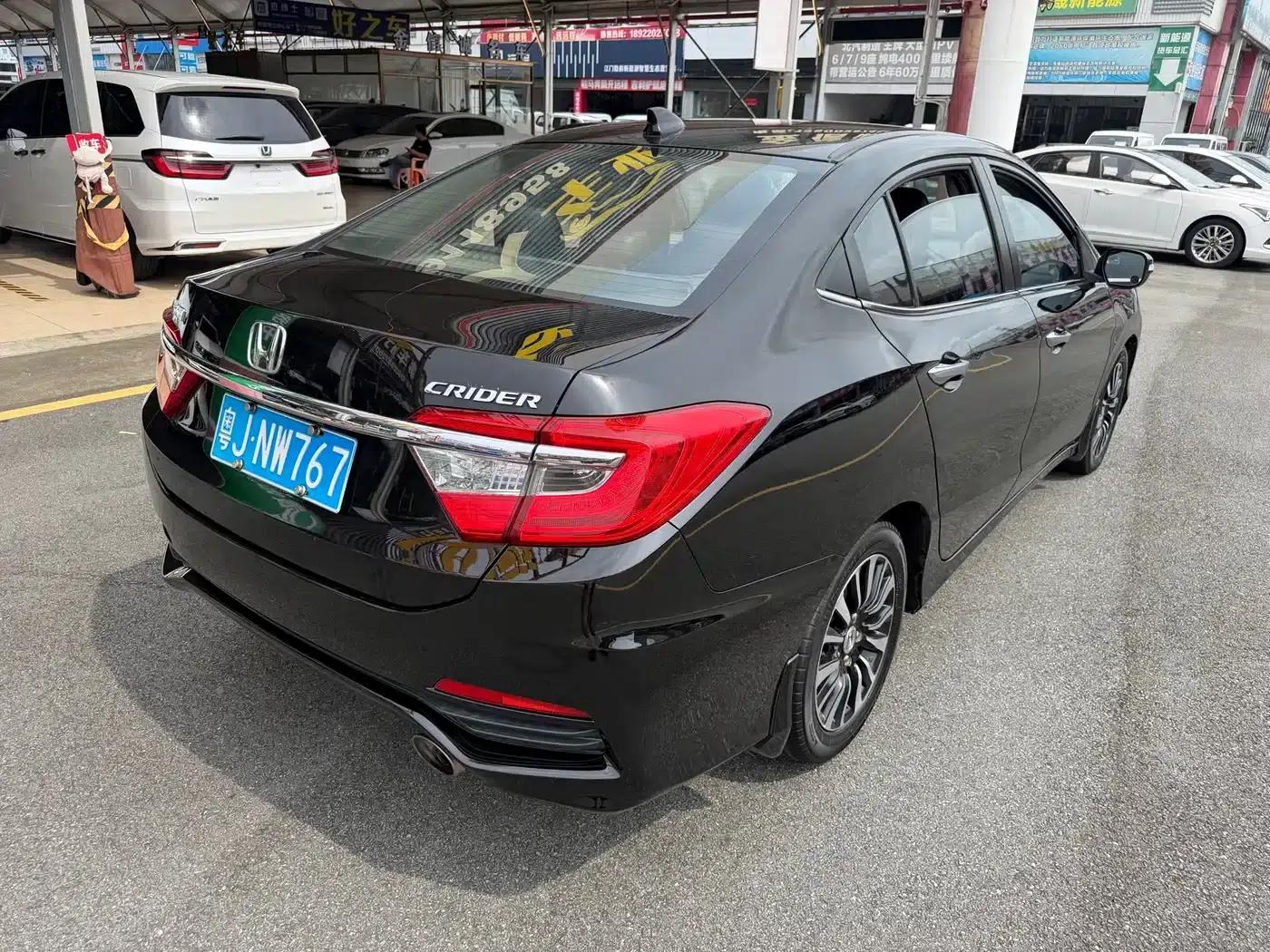 Honda Crider 2015 1.8L Automatic Comfort Edition — миниатюра 12