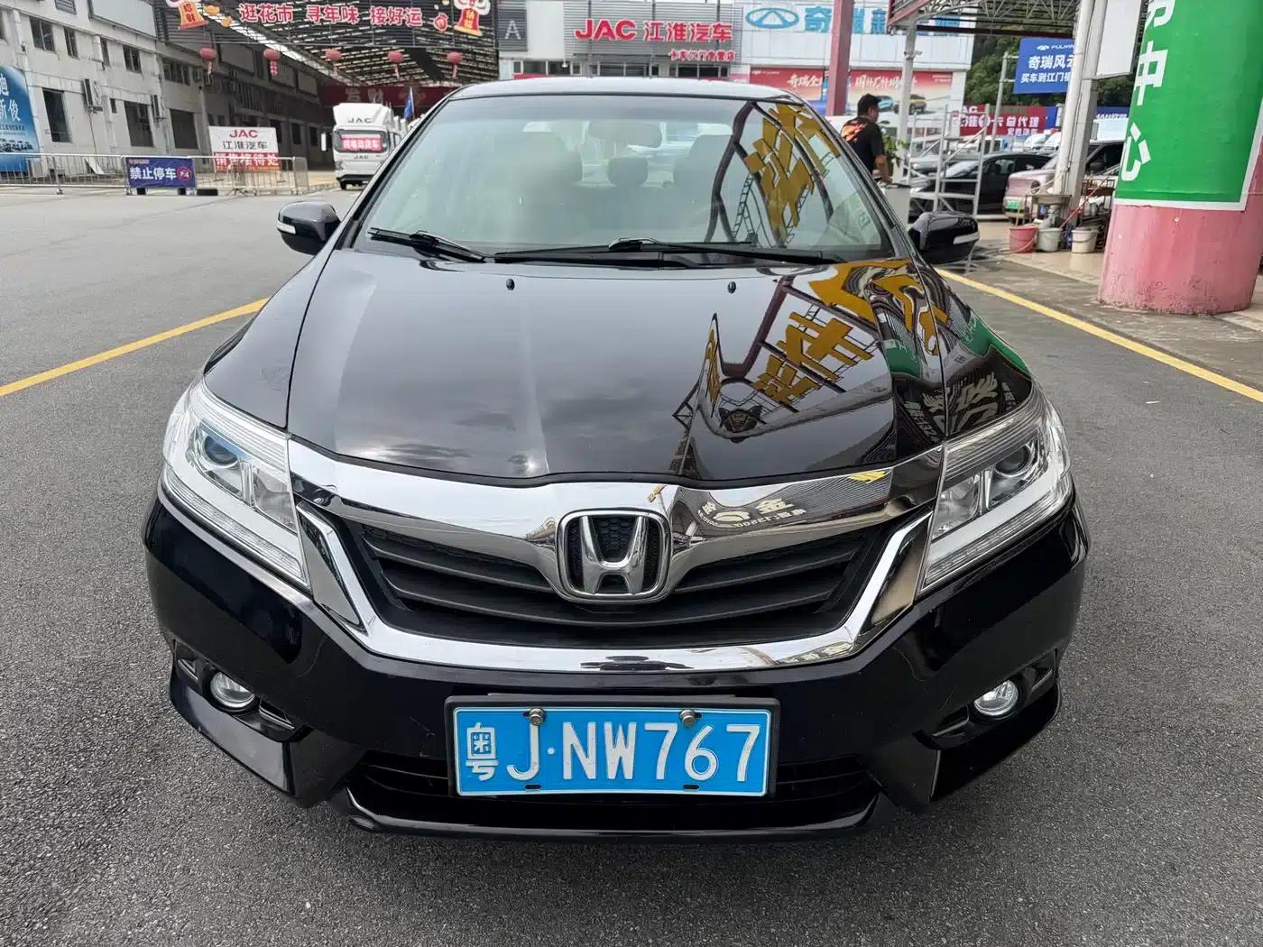 Honda Crider 2015 1.8L Automatic Comfort Edition — миниатюра 3
