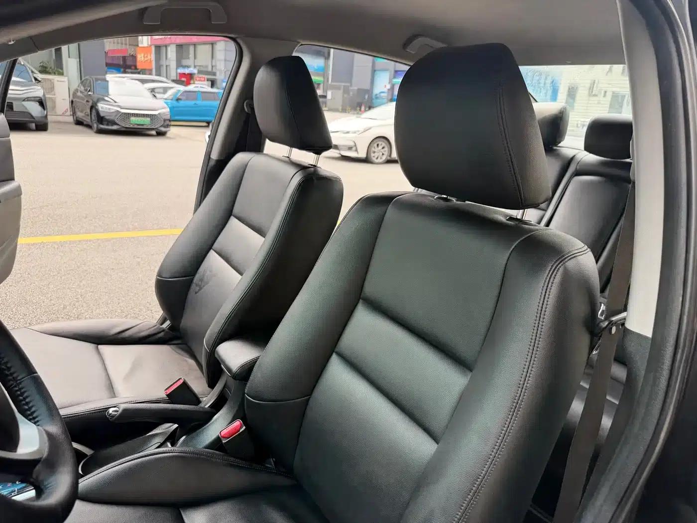 Honda Crider 2015 1.8L Automatic Comfort Edition — миниатюра 27