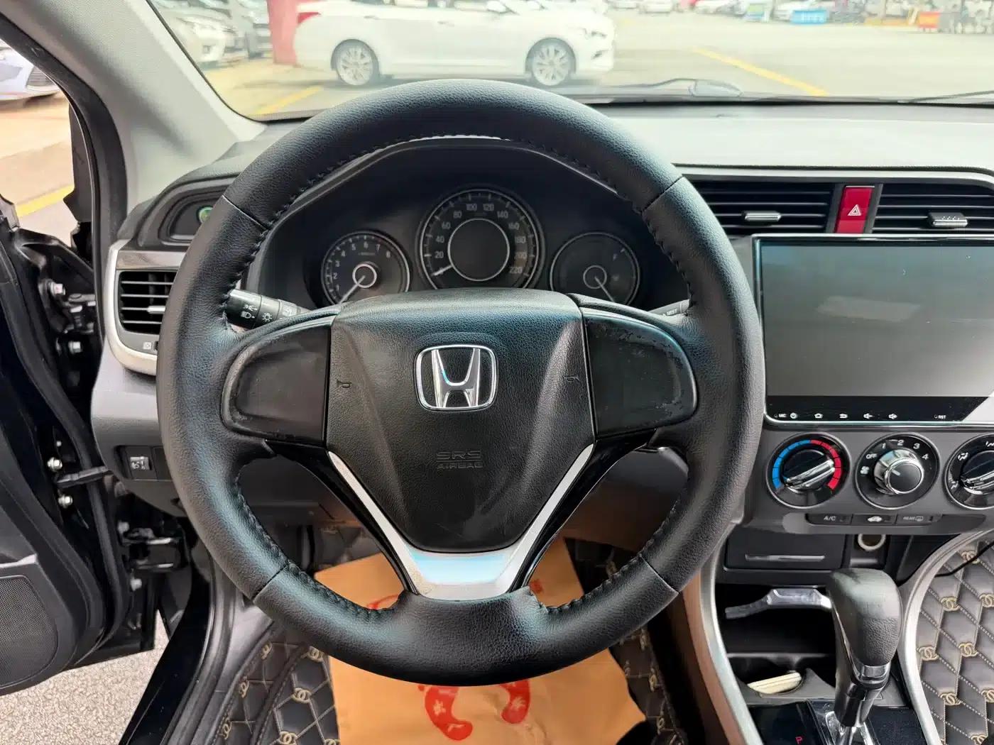 Honda Crider 2015 1.8L Automatic Comfort Edition — миниатюра 29