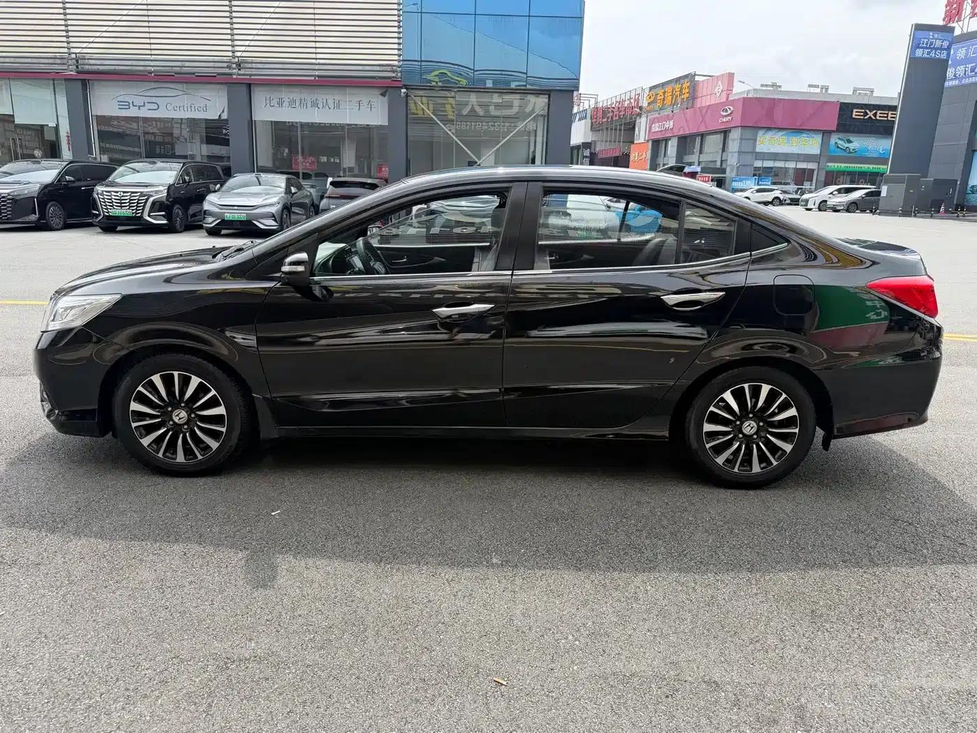 Honda Crider 2015 1.8L Automatic Comfort Edition — миниатюра 6