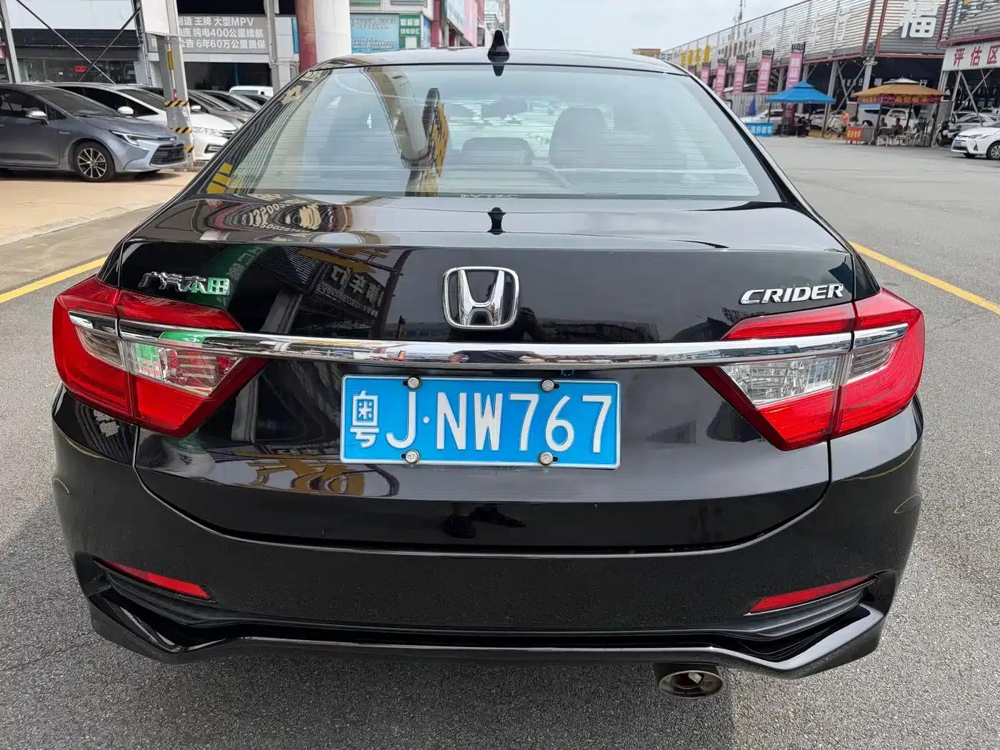 Honda Crider 2015 1.8L Automatic Comfort Edition — миниатюра 10