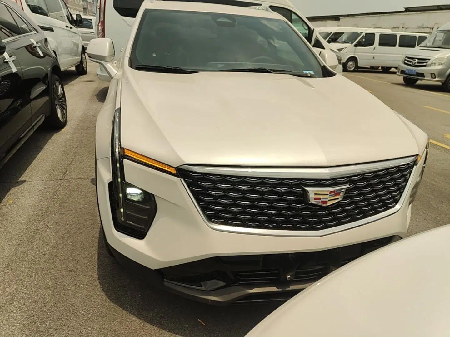 Cadillac XT4 2024 28T Two-Wheel-Drive Luxury Version — миниатюра 2