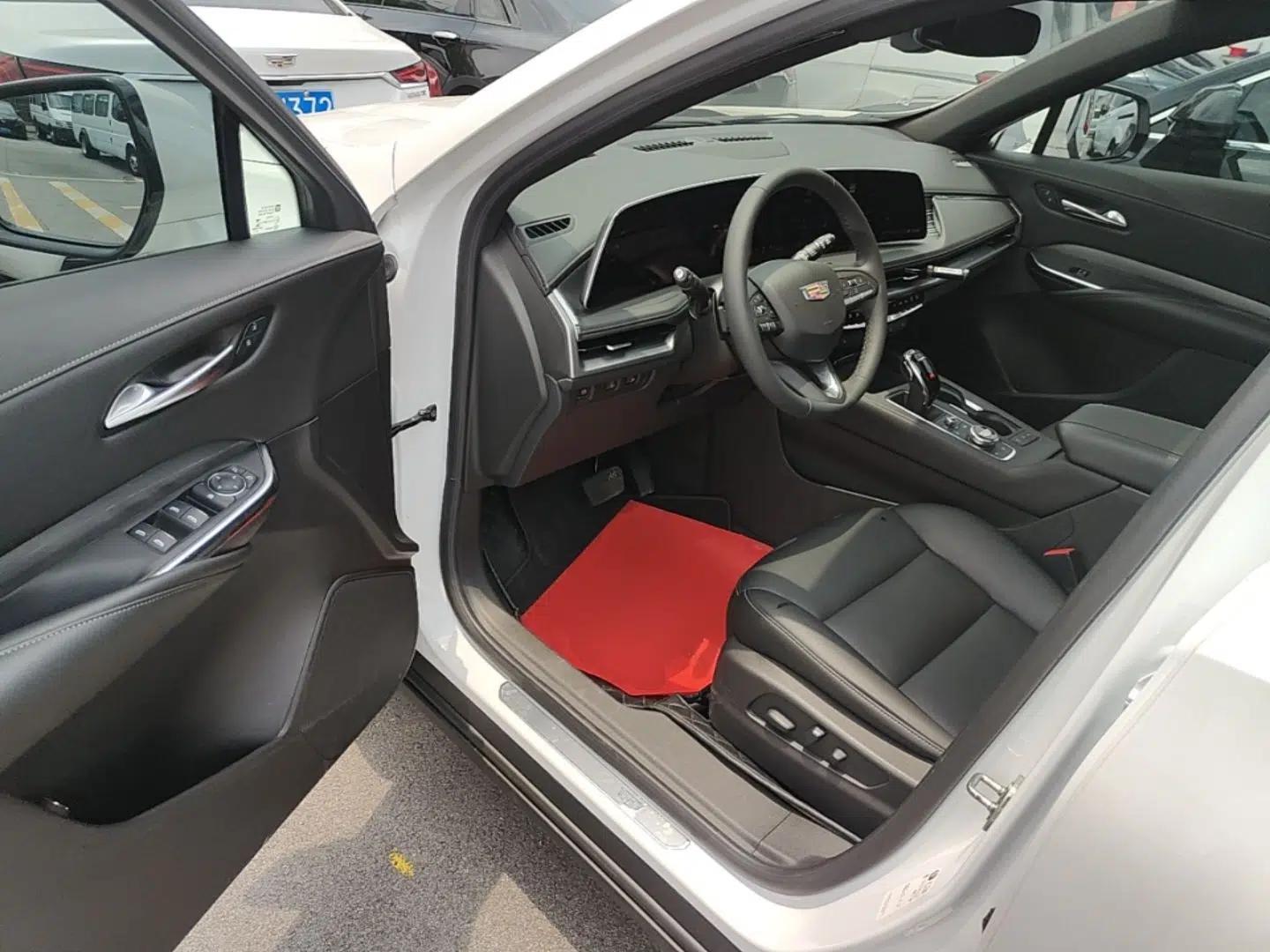 Cadillac XT4 2024 28T Two-Wheel-Drive Luxury Version — миниатюра 18