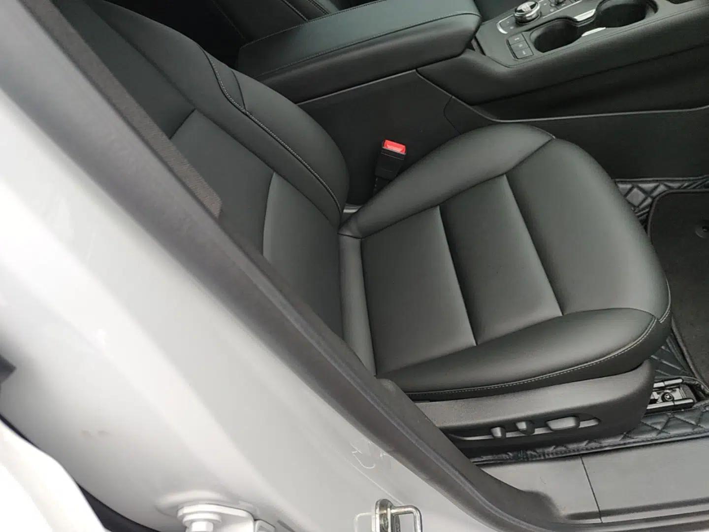 Cadillac XT4 2024 28T Two-Wheel-Drive Luxury Version — миниатюра 19