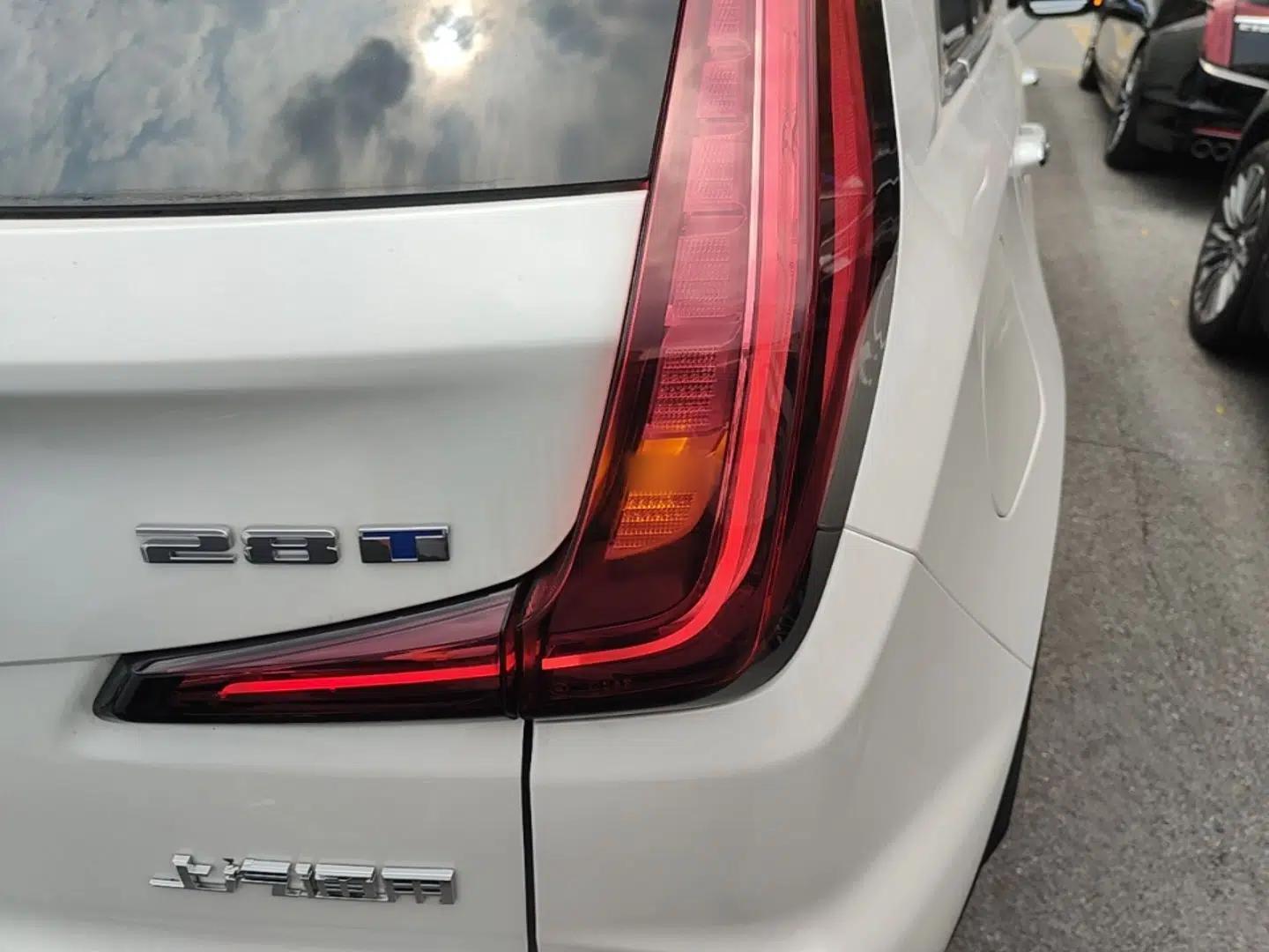 Cadillac XT4 2024 28T Two-Wheel-Drive Luxury Version — миниатюра 9